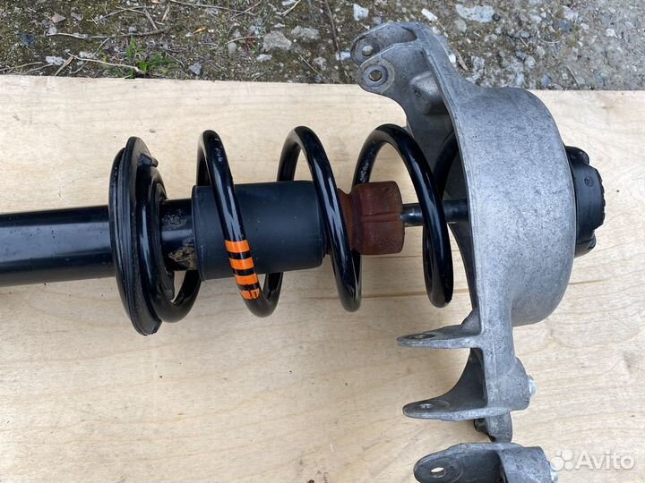 Стойки передние в сборе пара Audi A4 B8 A5 8T