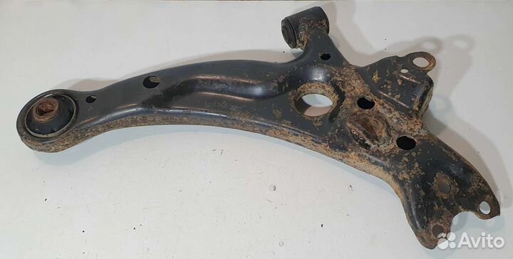 Рычаг передний правый Toyota Avensis T220