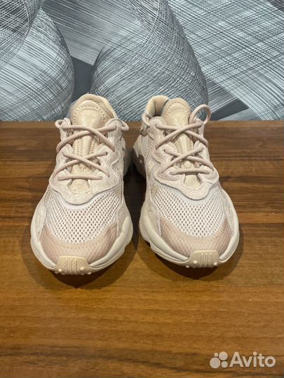 Кроссовки Adidas ozweego размер 36,5