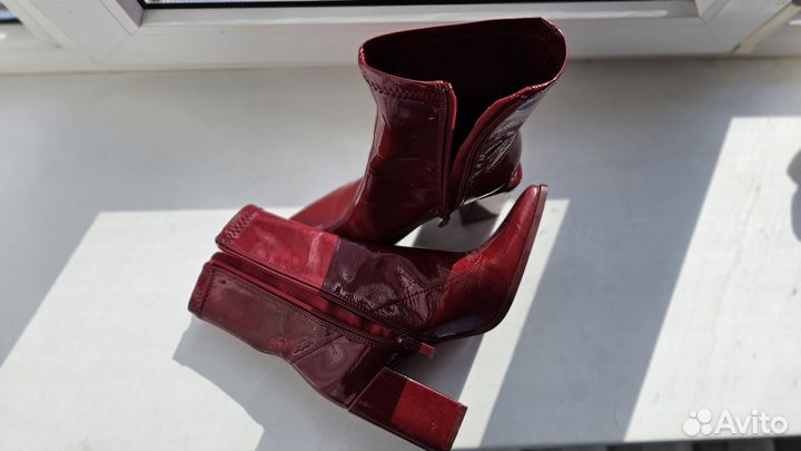 Сапоги лаковые stradivarius