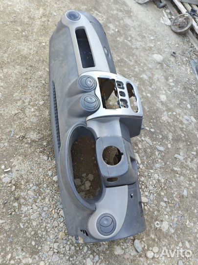 Торпедо Renault Logan sandero K7M 710 2011