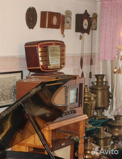 Иконы,картины и старое радио