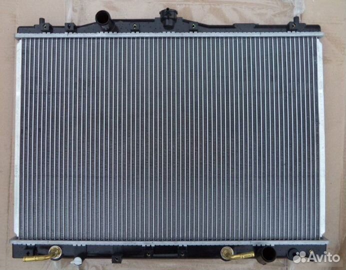 Радиатор охлаждения Honda Legend