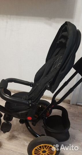 Трехколесный велосипед BMW