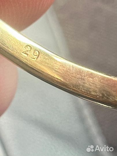 Золотое кольцо с бриллиантами и изумрудом