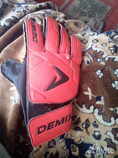 Вратарские перчатки