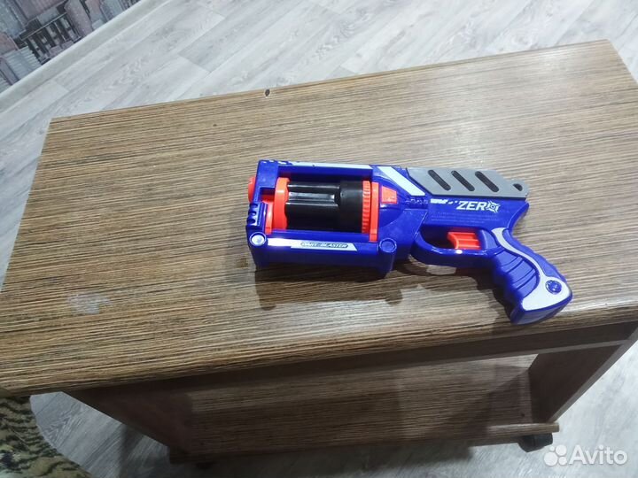 Игрушечный пистолет без пулек