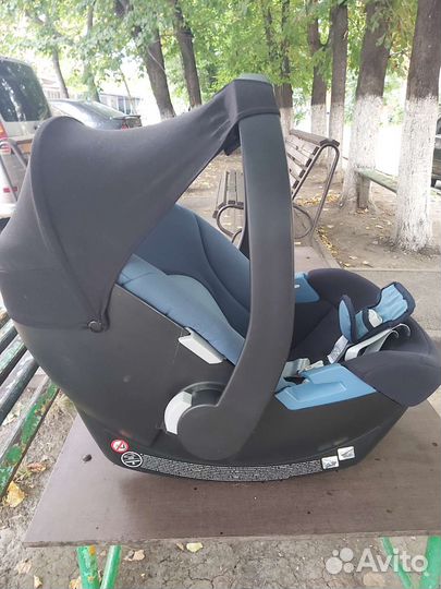 Автомобильное кресло