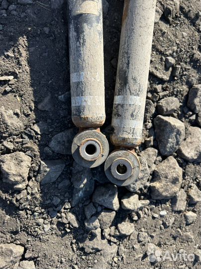 Амортизатор задний Nissan Tiida европа