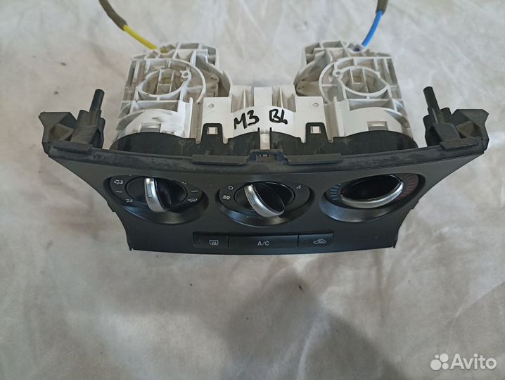 Mazda 3 BL Блок управления отопителем A/C