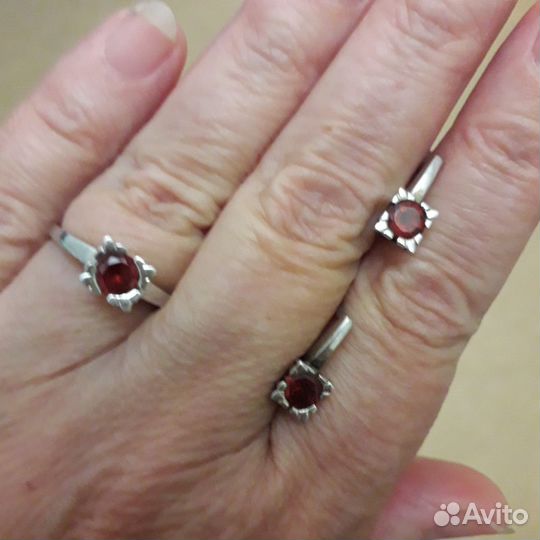 Комплект серебро серьги и кольцо 925 с гранатом