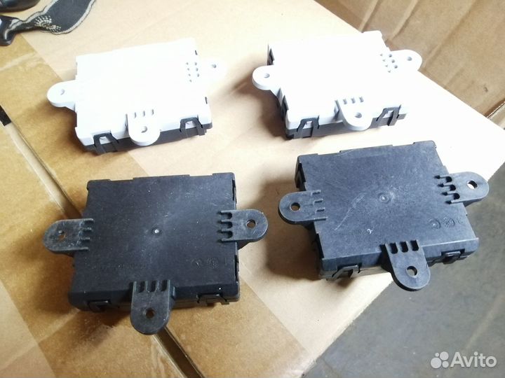 Блок управления дверью Range Rover Sport 2 L494