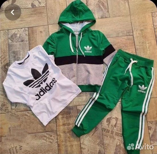 Костюм тройка новый