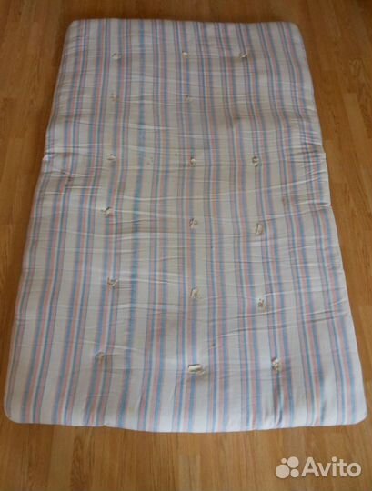 Матрац с пододеяльником и подушками