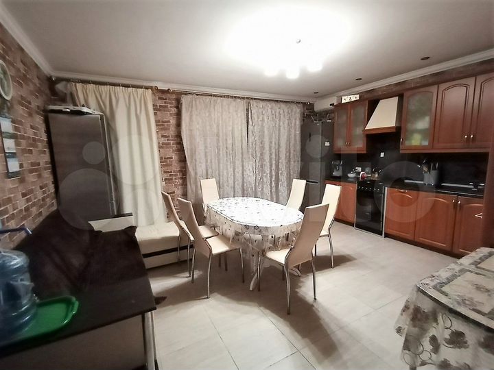 Дом 290 м² на участке 8,4 сот.