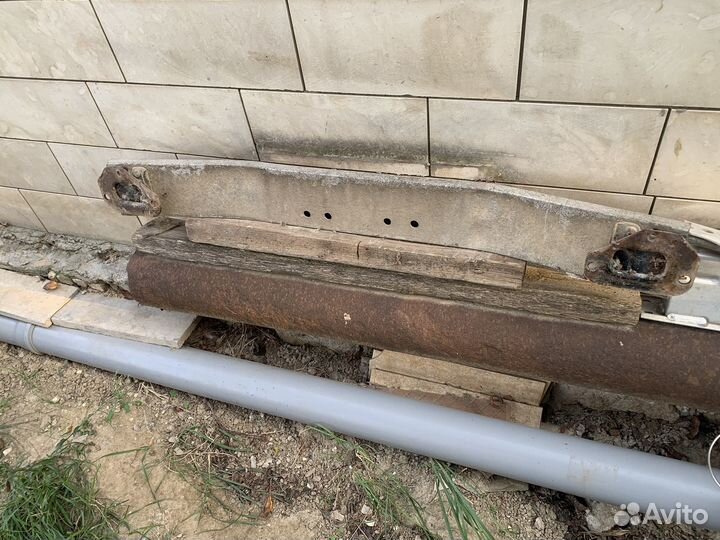 Усилитель бампере задний