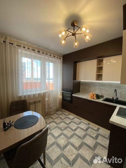 Кухня на заказ под потолок