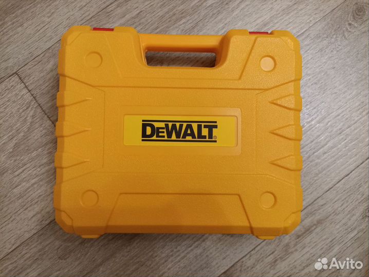 Шуруповёрт аккумуляторный 21в с набором Dewalt