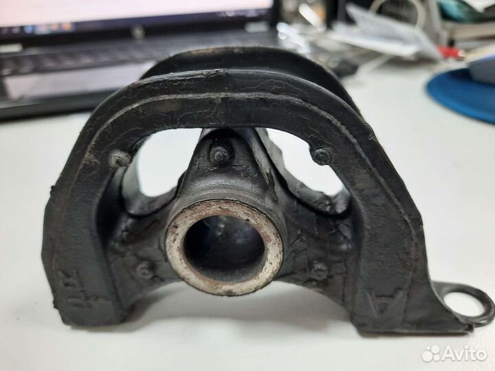 Подушка двигателя Honda 50841-SR3-984