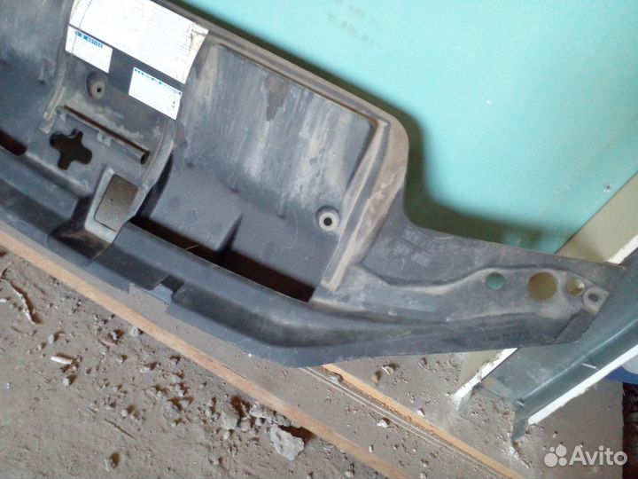 Накладка замка капота Toyota Land Cruiser 200 2013