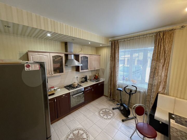 Коттедж 250 м² на участке 13 сот.