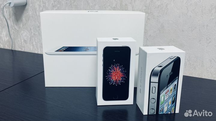 Пустые коробки от техники Apple