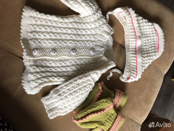 Комлект на малышку вязаный