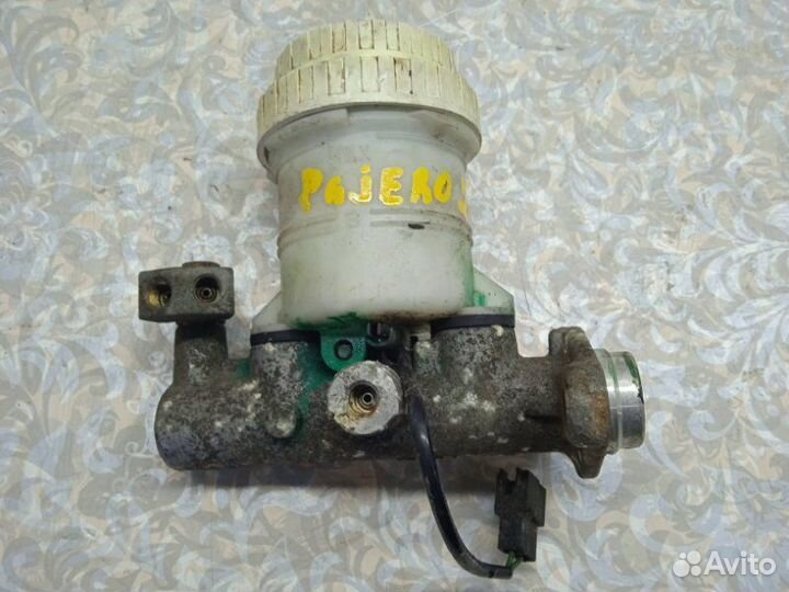 Главный тормозной цилиндр Mitsubishi Pajero 2 1997