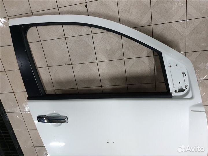 Стекло двери прав. перед. Infiniti Qx56, Armada