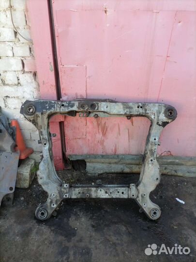 Подрамник Volvo S80