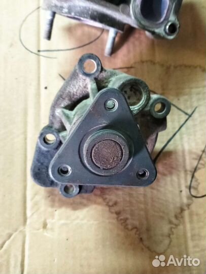 Водяная помпа Додж калибер 2.0 бензин