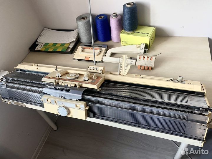 Двухфонтурная вязальная машина brother