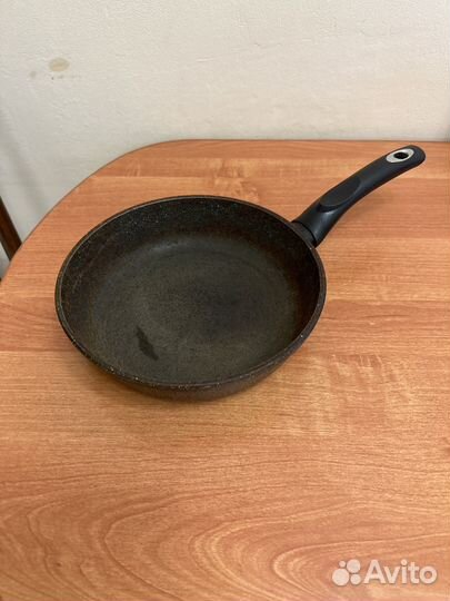 Сковороды, кастрюля, крышки