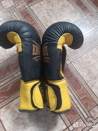 Боксерские перчатки