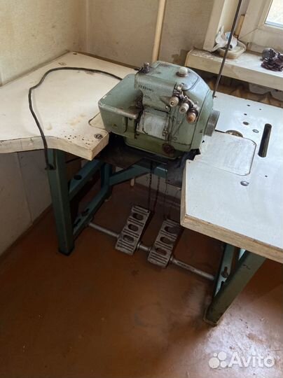 Оверлок 3 х ниточный немецкий