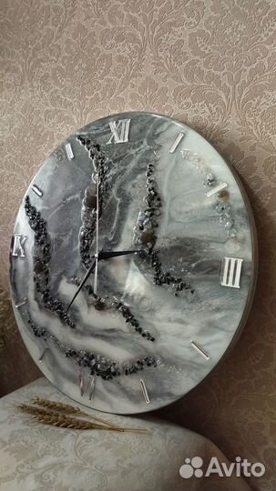Часы настенные с полудрагоценными камнями