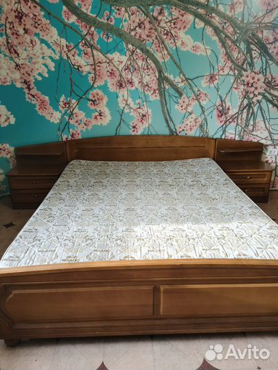 Продам спальный гарнитур