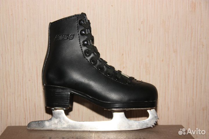 Детские коньки фирмы Atemi черные размер 28