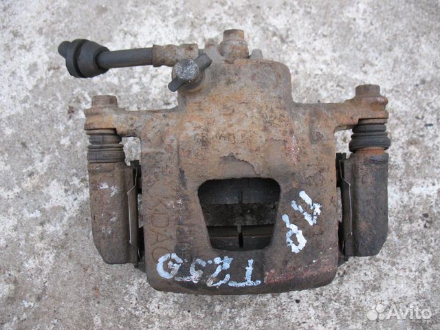 Правый передний суппорт Chevrolet Aveo T250/T255