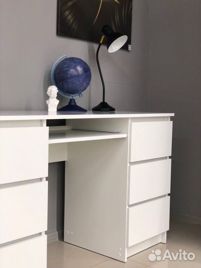 Письменный стол белый