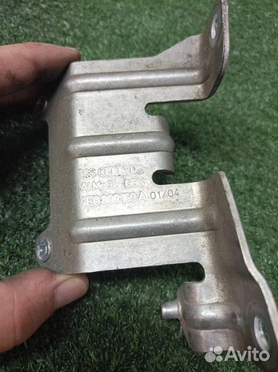 Кронштейн (сопут. товар) Audi Audi A8 4E 2002-2