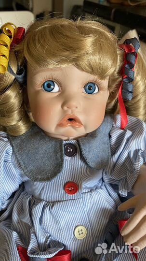 Фарфоровая кукла красотка, смотрите фото несколько