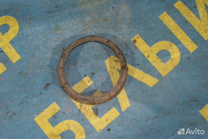 Гайка бака Dodge Caravan 3