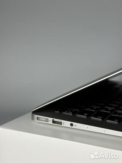 Macbook air 13-inch/2017 8/128GB