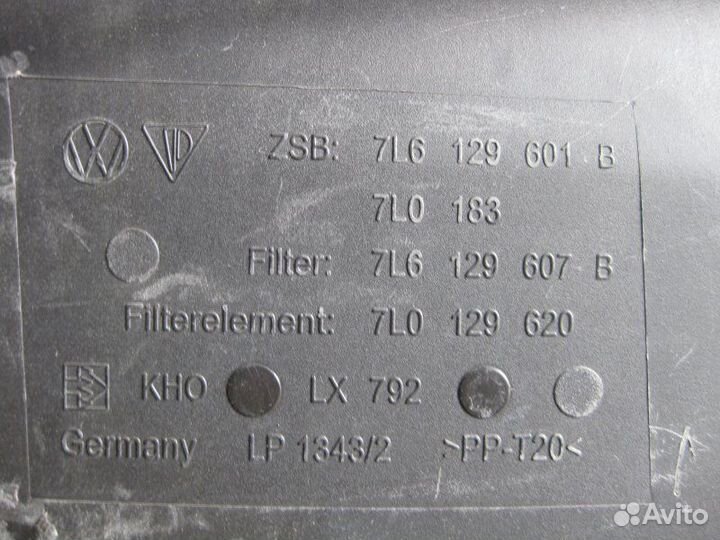 Корпус воздушного фильтра правый Volkswagen