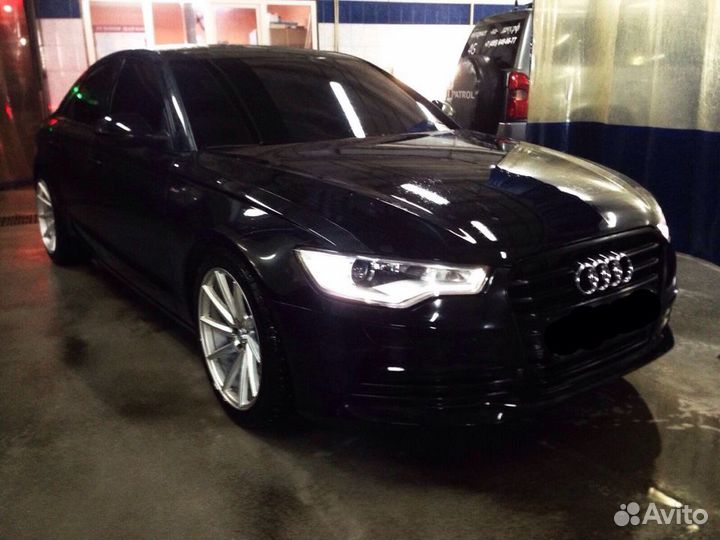 Лобовое стекло audi A3 дд VIN молдинг