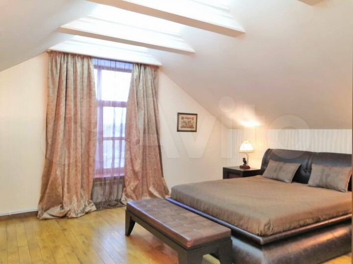 Дом 400 м² на участке 12 сот.