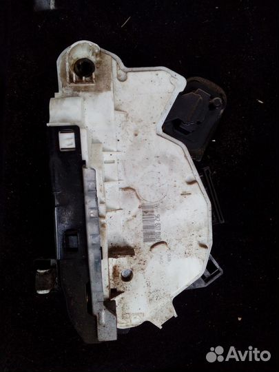 Замок двери левый правый Polo Sedan Jetta Rapid