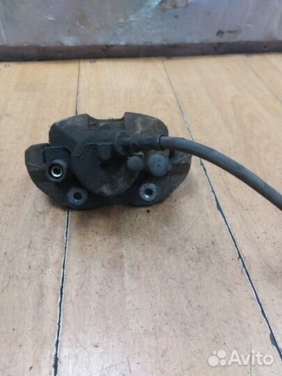 Тормозной суппорт передний правый Ford Focus 2