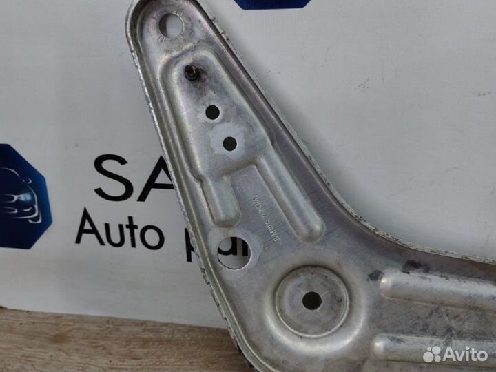 Кронштейн реактивной тяги задний левый Bmw X5 E70